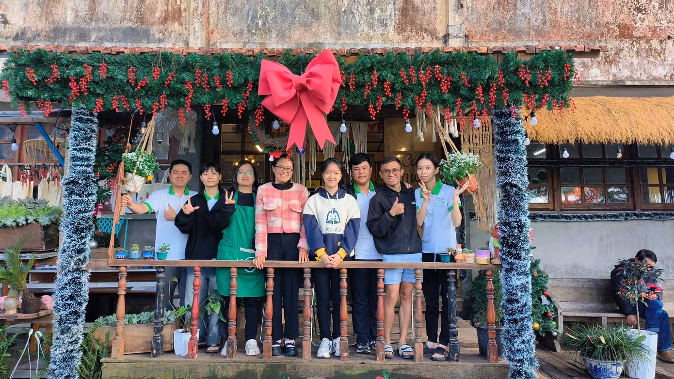 Một số thành viên của 'Lặng Art Cafe'.