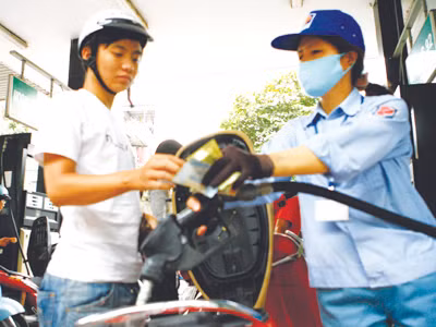 Giá xăng dầu luôn là mối quan tâm của người tiêu dùng. Giá xăng dầu luôn là mối quan tâm của người tiêu dùng
