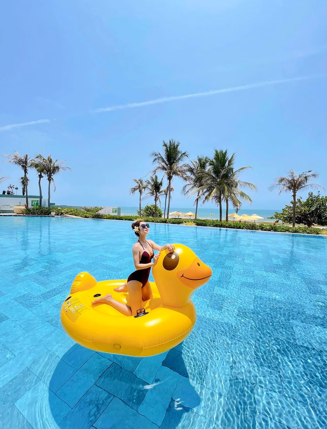 Không sở hữu chiều cao quá 'khủng' nhưng bù lại Jennifer Phạm sở hữu những đường cong cực kỳ cân đối và quyến rũ đặc biệt là vòng một đầy đặn.