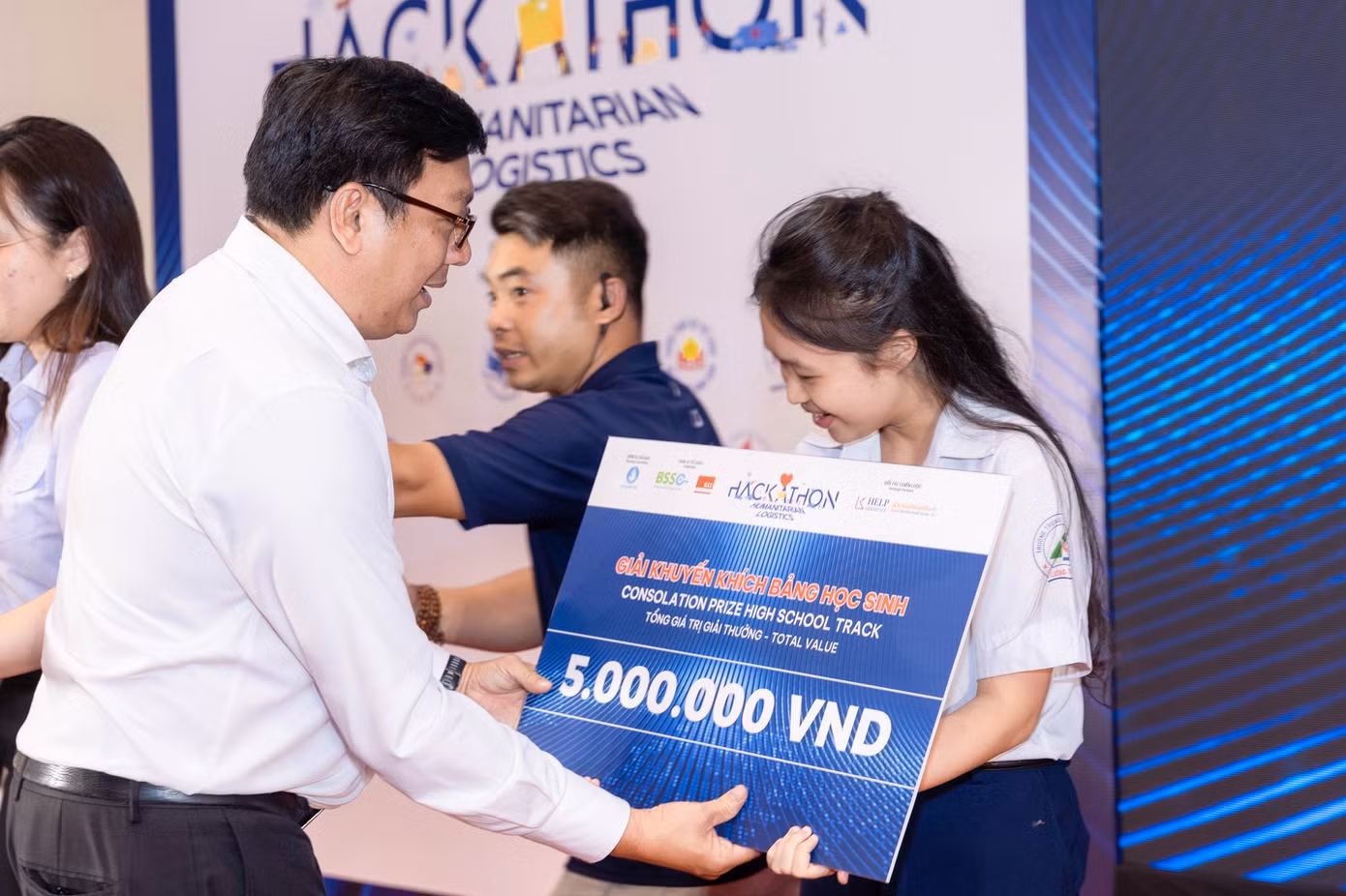 Tham gia chương trình, teen không chỉ có cơ hội để kết nối các nhà sáng tạo, các chuyên gia logistics mà còn tiếp cận với nhiều giải pháp tối ưu hóa chuỗi cung ứng. Tham gia chương trình, teen không chỉ có cơ hội để kết nối các nhà sáng tạo, các chuyên gia logistics mà còn tiếp cận với nhiều giải pháp tối ưu hóa chuỗi cung ứng.