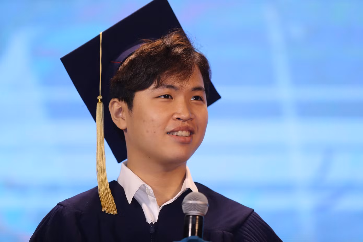 Mỗi tân thủ khoa, á khoa đều mang đến những câu chuyện khiến hội trường nể phục.