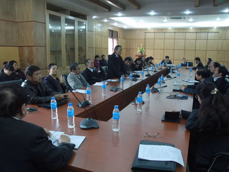 Lãnh đạo các trường đại học, cao đẳng ngoài công lập họp sáng 19-12 tại Hà Nội. Không khí buổi trao đổi các vấn đề liên quan đến công tác tuyển sinh 2012 của các ĐH-CĐ ngoài công lập sang 19/12 tại Hà Nội.
