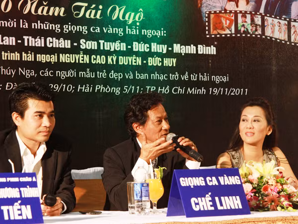 Hình ảnh tại cuộc họp báo đêm diễn đầu tiên của Chế Linh 21-10. Ảnh: N.M.Hà