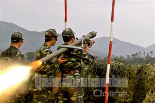 Thực hành bắn đạt thật Tên lửa vác vai A87