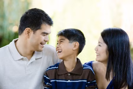 Cha mẹ nên cùng nhau giáo dục giới tính cho con