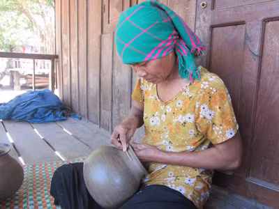 Tạo hoa văn bằng que tre