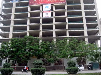 Khách hàng dường như vẫn thờ ở với các dự án bất động sản cao cấp khi mà giá bán của nó dao động từ 50 - 150 triệu đồng/m2. Khách hàng dường như vẫn thờ ở với các dự án bất động sản cao cấp khi mà giá bán của nó dao động từ 50 - 150 triệu đồng/m2.