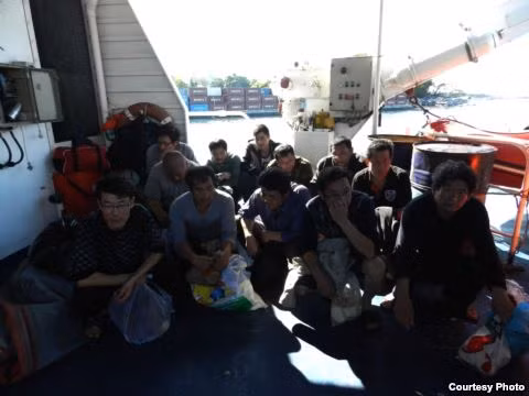 12 ngư dân Trung Quốc bị Philippines bắt giữ. Ảnh: Tubbataha Management Office