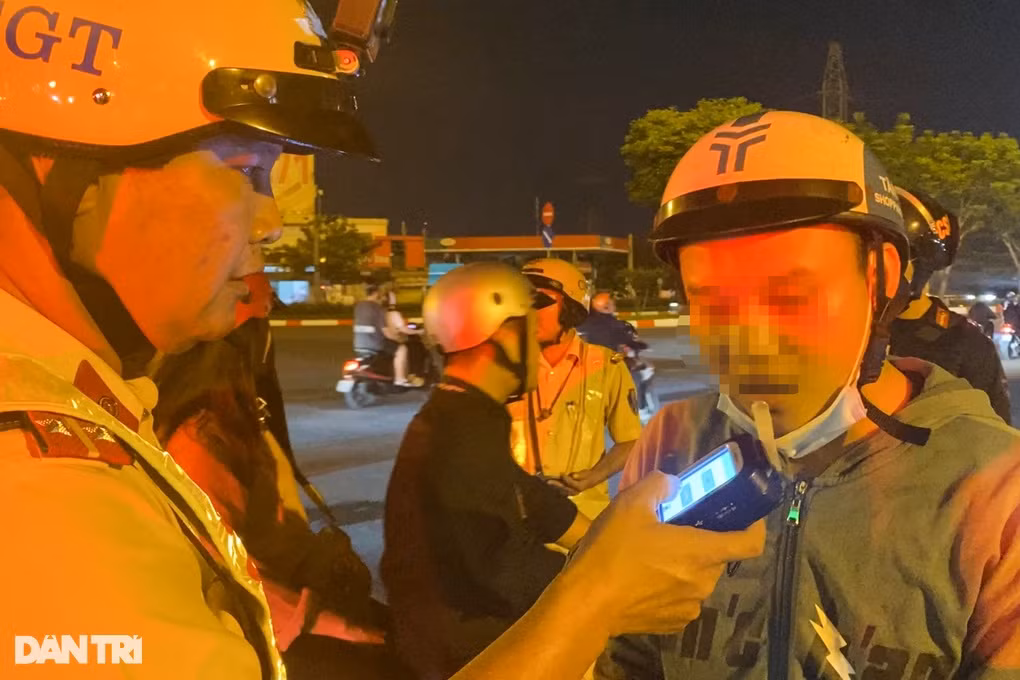 Anh N. bị CSGT phát hiện có nồng độ cồn trong hơi thở khi lái xe từ TP Thủ Đức về quận 12 (Ảnh: An Huy).