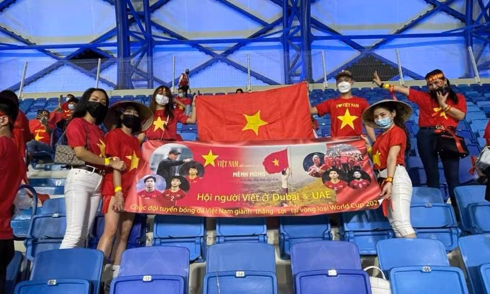 Trực tiếp Việt Nam - UAE: 2-3: Đội tuyển Việt Nam chính thức giành vé vào vòng 3 ảnh 1 Trực tiếp Việt Nam - UAE: 2-3: Đội tuyển Việt Nam chính thức giành vé vào vòng 3 ảnh 1