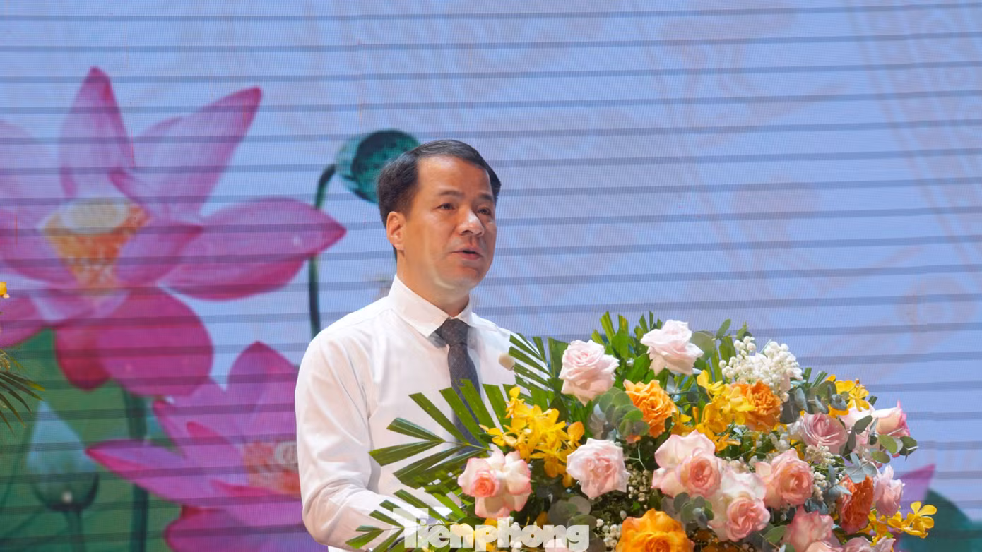 Anh Ngô Văn Cương - Bí thư Trung ương Đoàn, Ủy viên Hội đồng quản trị Ngân hàng chính sách xã hội - Trưởng Ban tổ chức hội thi phát biểu. Ảnh: Hòa Hội