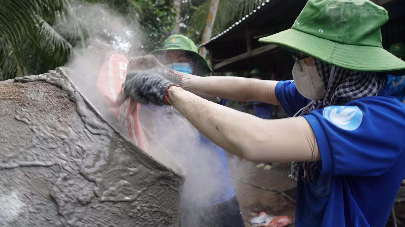 “Tham gia chiến dịch em học được nhiều kinh nghiệm từ thực tế cuộc sống, cảm thấy tự hào vì mình góp phần đóng góp cho quê hương đất Sen hồng”, Ngân chia sẻ. “Tham gia chiến dịch em học được nhiều kinh nghiệm từ thực tế cuộc sống, cảm thấy tự hào vì mình góp phần đóng góp cho quê hương đất Sen hồng”, Ngân chia sẻ.