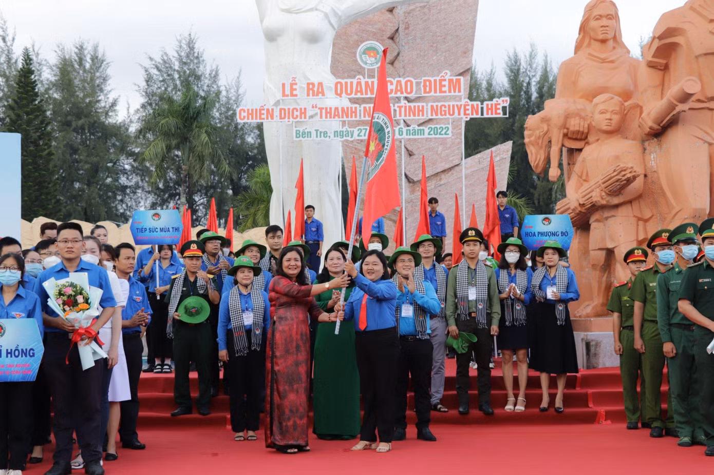 Tỉnh đoàn Bến Tre ra quân cao điểm chiến dịch tình nguyện hè. - Ảnh: TĐ BT Tỉnh đoàn Bến Tre ra quân cao điểm chiến dịch tình nguyện hè. - Ảnh: TĐ BT