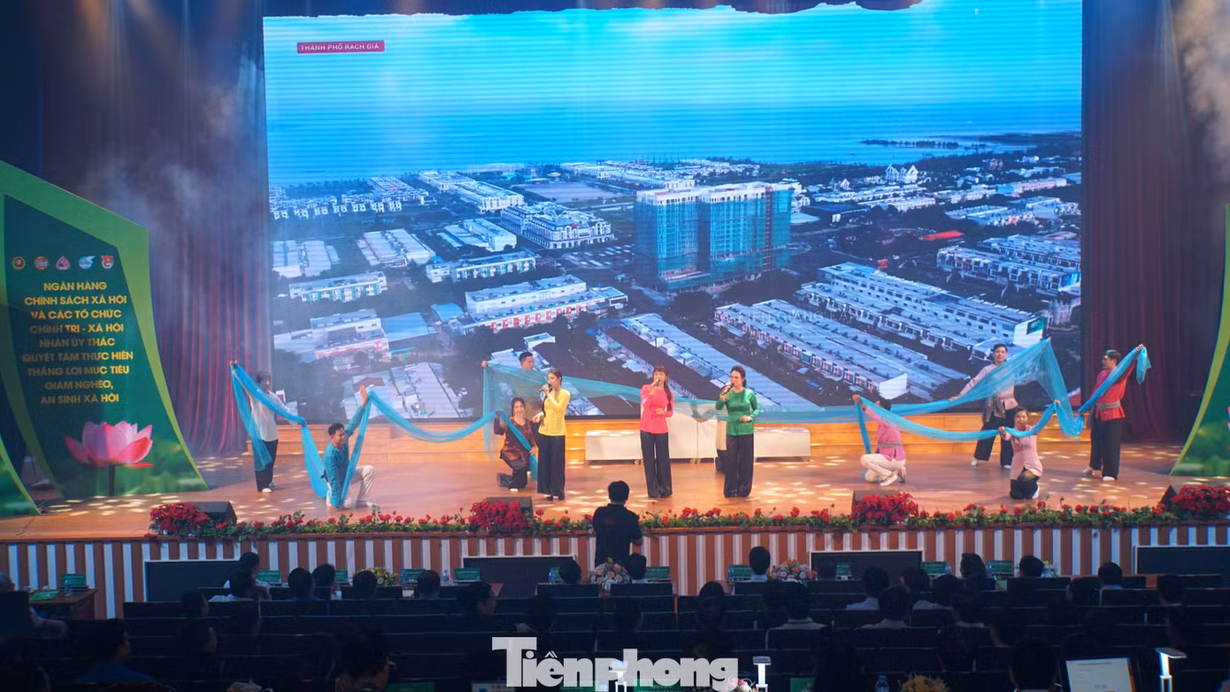Phần thi đội Kiên Giang. Ảnh: Hòa Hội