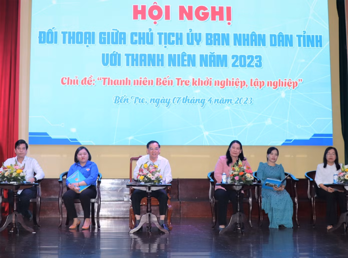 Lãnh đạo tỉnh Bến Tre đối thoại đoàn viên thanh niên Lãnh đạo tỉnh Bến Tre đối thoại đoàn viên thanh niên