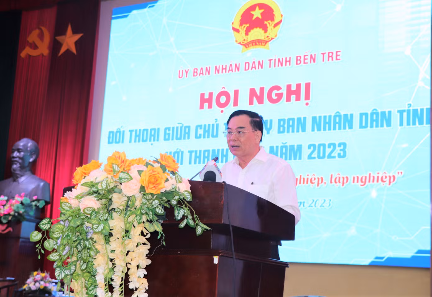 Ông Trần Ngọc Tam, Chủ tịch UBND tỉnh Bến Tre phát biểu Ông Trần Ngọc Tam, Chủ tịch UBND tỉnh Bến Tre phát biểu