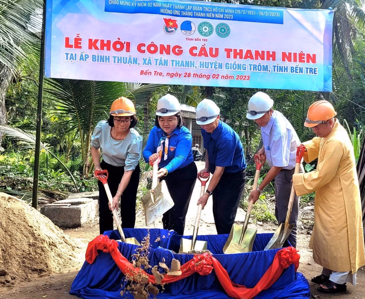 Tỉnh Đoàn Bến Tre khởi công cầu thanh niên