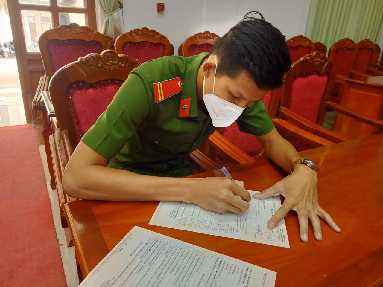 Cán bộ, chiến sĩ đăng ký tham gia hiến máu tình nguyện Cán bộ, chiến sĩ đăng ký tham gia hiến máu tình nguyện