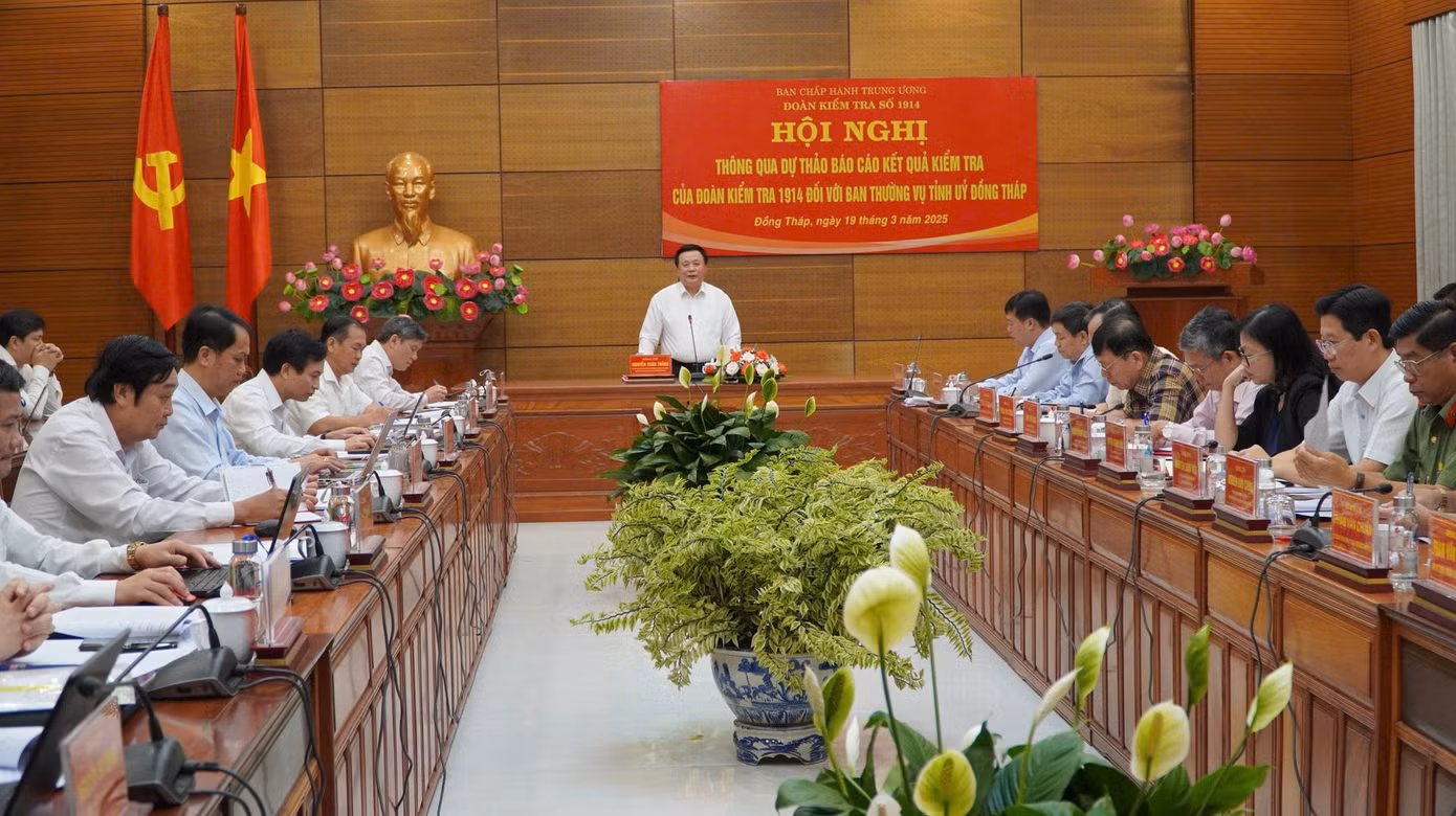 Quang cảnh buổi làm việc.