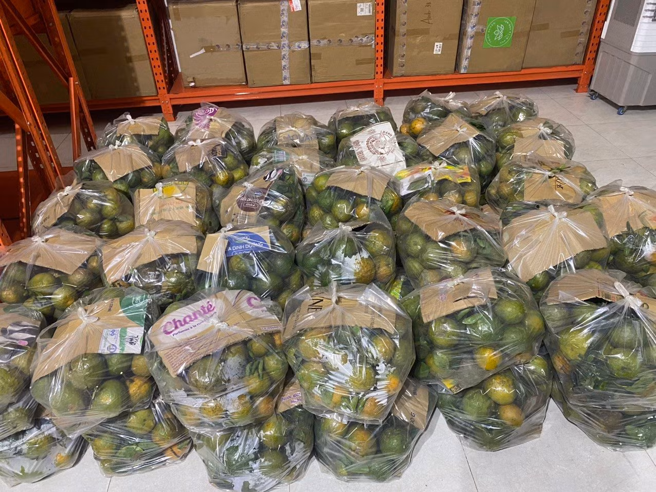 Cam sành được cho vào túi 10kg.