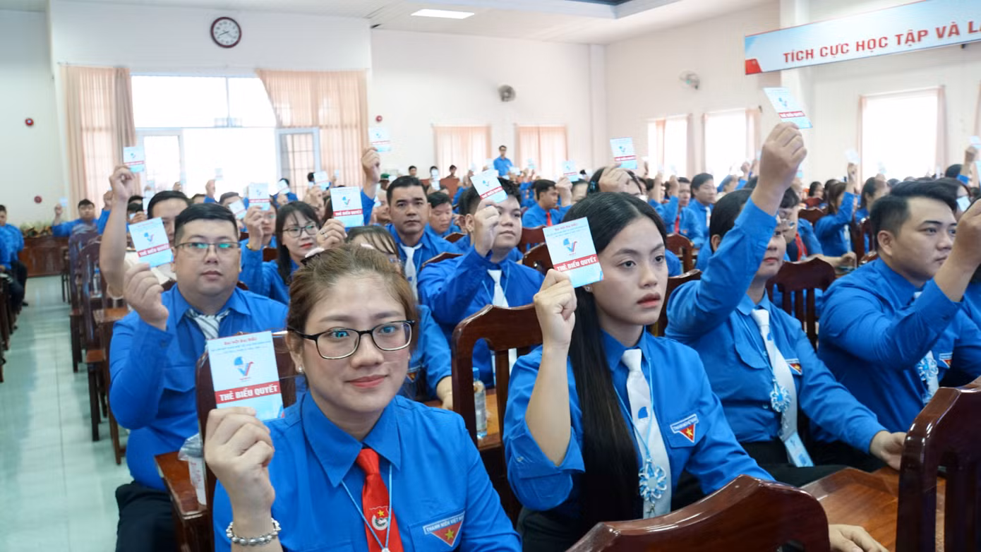 Đại biểu tham gia biểu quyết. Ảnh: Hòa Hội Đại biểu tham gia biểu quyết. Ảnh: Hòa Hội