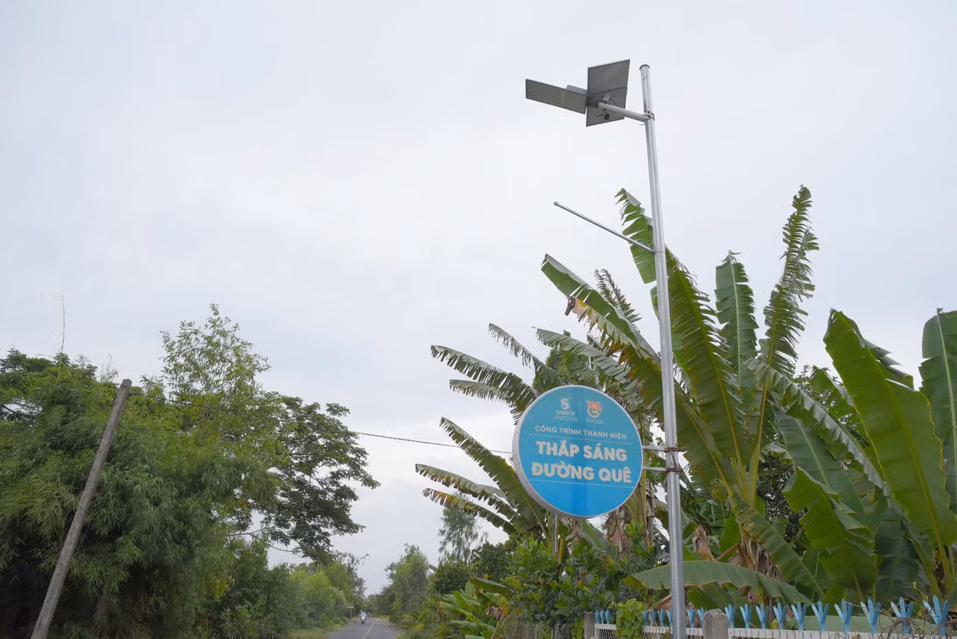 Công trình thắp sáng đường quê được đầu tư hệ thống chiếu sáng bằng năng lượng mặt trời tại xã Tân Kiều do Trung ương Đoàn hỗ trợ kinh phí thực hiện. Ảnh: Hòa Hội Công trình thắp sáng đường quê được đầu tư hệ thống chiếu sáng bằng năng lượng mặt trời tại xã Tân Kiều do Trung ương Đoàn hỗ trợ kinh phí thực hiện. Ảnh: Hòa Hội