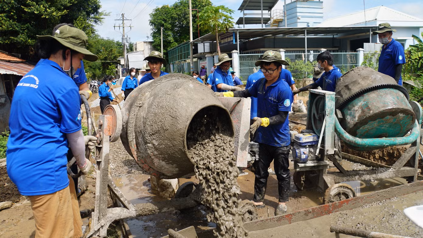 Sức trẻ tham gia xây dựng nông thôn mới trên quê hương đất Sen Hồng. Ảnh: Hòa Hội Sức trẻ tham gia xây dựng nông thôn mới trên quê hương đất Sen Hồng. Ảnh: Hòa Hội