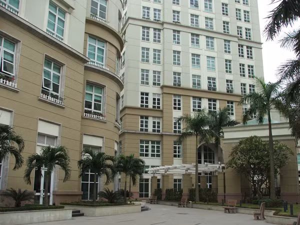 Sau nhiều năm chờ đợi, cư dân The Manor sắp được cấp sổ đỏ. Ảnh: Minh Tuấn. Chủ đầu tư khu căn hộ The Manor vi phạm khiến hàng trăm hộ dân chưa được cấp sổ đỏ. Ảnh: Minh Tuấn