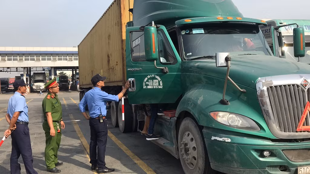 Phát hiện nhiều tài xế container ở cảng Cát Lái dương tính ma tuý ảnh 7 Phát hiện nhiều tài xế container ở cảng Cát Lái dương tính ma tuý ảnh 7