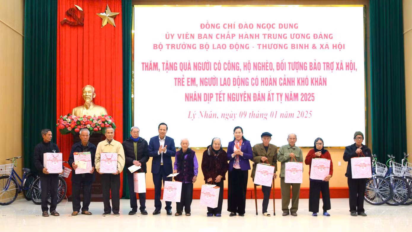 Trong dịp Tết Nguyên đán Ất Tỵ năm 2025, toàn quốc đã hỗ trợ, tặng quà Tết cho trên 13,5 triệu lượt đối tượng với tổng kinh phí hơn 7.800 tỷ đồng. Ảnh: Molisa. Trong dịp Tết Nguyên đán Ất Tỵ năm 2025, toàn quốc đã hỗ trợ, tặng quà Tết cho trên 13,5 triệu lượt đối tượng với tổng kinh phí hơn 7.800 tỷ đồng. Ảnh: Molisa.