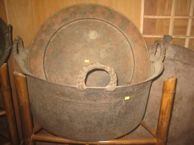 Chiếc sanh đồng 300 năm tuổi. Ảnh: Duy Ngợi. Chiếc sanh đồng 300 năm tuổi. Ảnh: Duy Ngợi