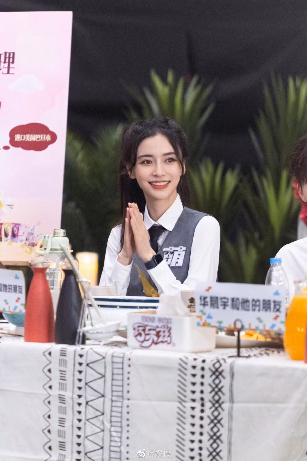 Tạo hình thường phục của Angela Baby trong Manh Thám Tra Án cũng để lại ấn tượng sâu sắc trong lòng khán giả. Tạo hình thường phục của Angela Baby trong Manh Thám Tra Án cũng để lại ấn tượng sâu sắc trong lòng khán giả.