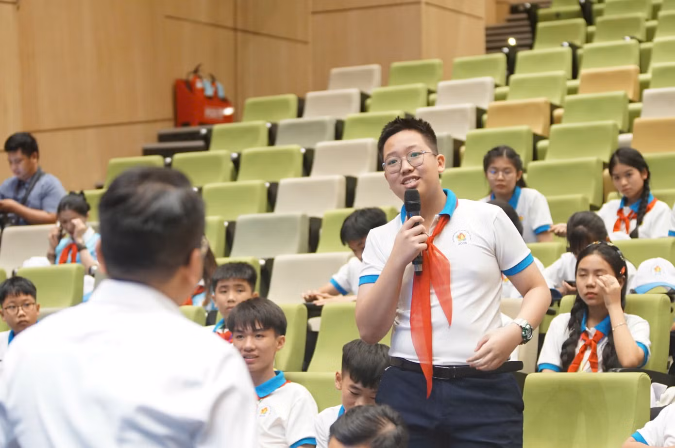 Anh Hoàng Khắc Hiếu - Gương mặt trẻ Việt Nam tiêu biểu năm 2024 chia sẻ tại chương trình. Anh Hoàng Khắc Hiếu - Gương mặt trẻ Việt Nam tiêu biểu năm 2024 chia sẻ tại chương trình.
