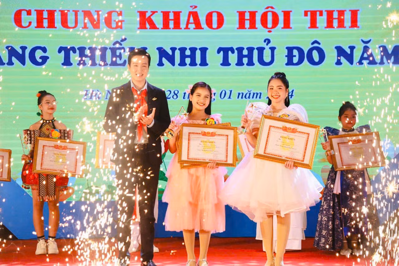 Thiên Kim tự tin, toả sáng trên các sân khấu lớn.