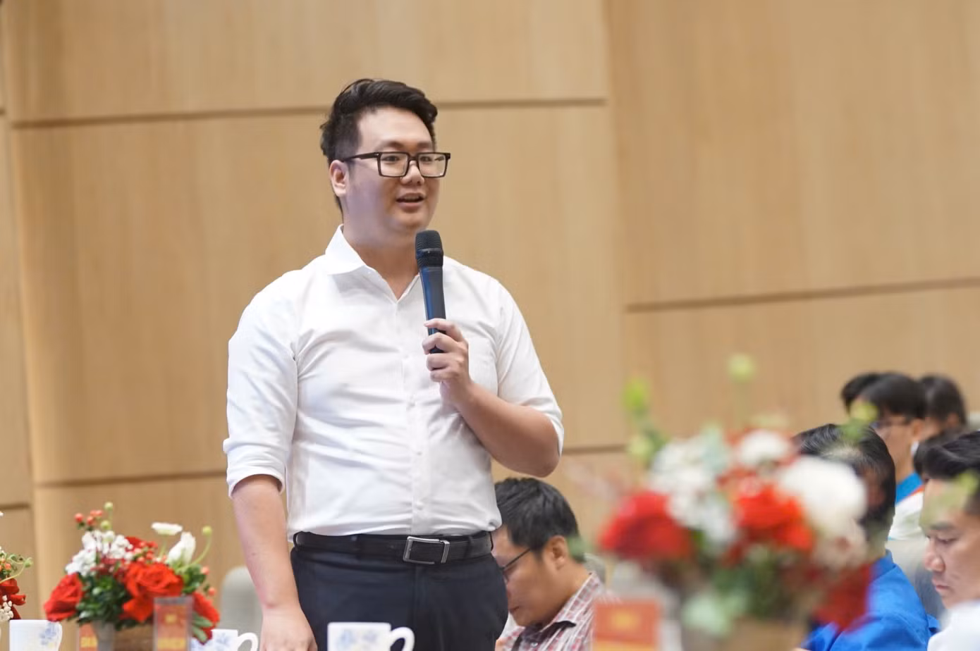 Anh Hoàng Khắc Hiếu - Gương mặt trẻ Việt Nam tiêu biểu năm 2024 chia sẻ tại chương trình. Anh Hoàng Khắc Hiếu - Gương mặt trẻ Việt Nam tiêu biểu năm 2024 chia sẻ tại chương trình.