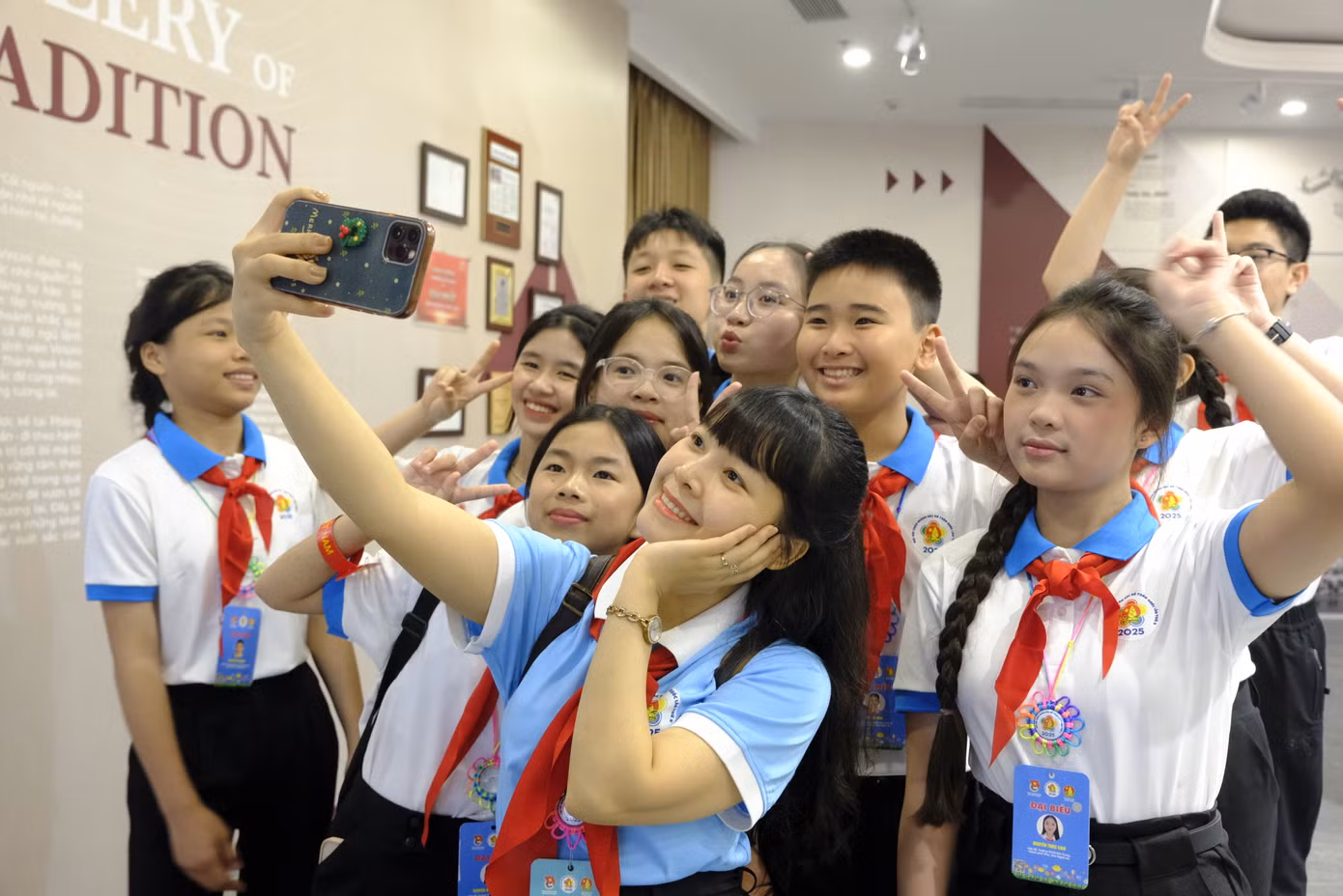 Đại biểu thiếu nhi tham quan, trải nghiệm tại Đại học VinUni. Ảnh: Châu Linh Đại biểu thiếu nhi tham quan, trải nghiệm tại Đại học VinUni. Ảnh: Châu Linh