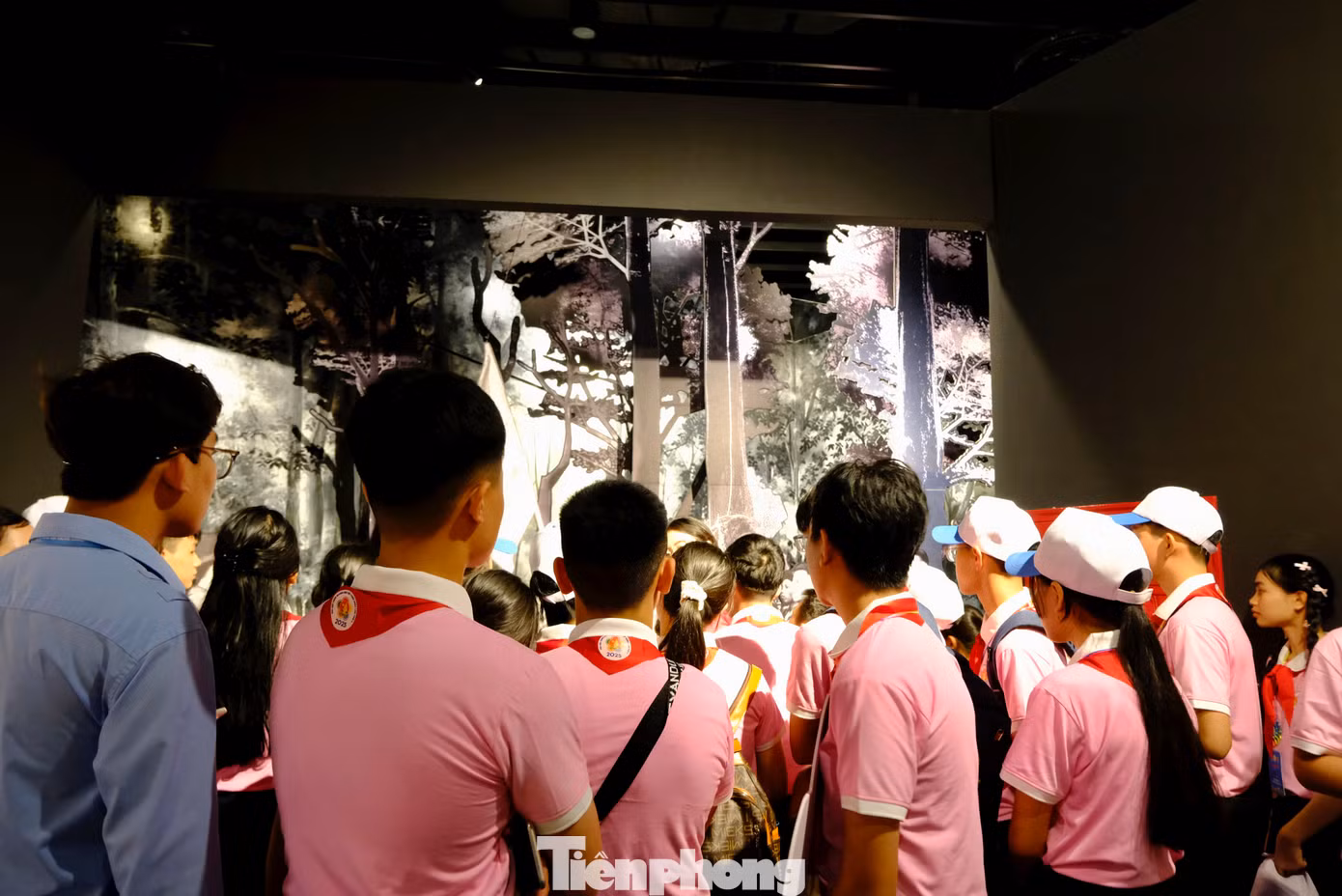 Chuyến tham quan đã mang đến cho các em thiếu nhi nhiều bài học quý giá về lòng yêu nước, tinh thần đoàn kết, sự kiên cường và hy sinh của cha ông trong công cuộc bảo vệ Tổ quốc. Đây cũng là dịp để các em hiểu thêm về trách nhiệm của thế hệ trẻ hôm nay trong việc gìn giữ và phát huy những giá trị lịch sử, văn hóa của dân tộc.