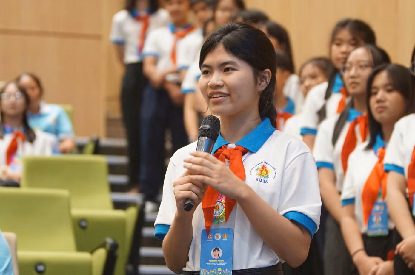Anh Hoàng Khắc Hiếu - Gương mặt trẻ Việt Nam tiêu biểu năm 2024 chia sẻ tại chương trình. Anh Hoàng Khắc Hiếu - Gương mặt trẻ Việt Nam tiêu biểu năm 2024 chia sẻ tại chương trình.