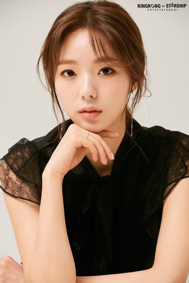 Chae Soo Bin từng gây ấn tượng với vai diễn nữ robot trong phim "I'm Not A Robot" đóng cùng với Yoo Seung Ho