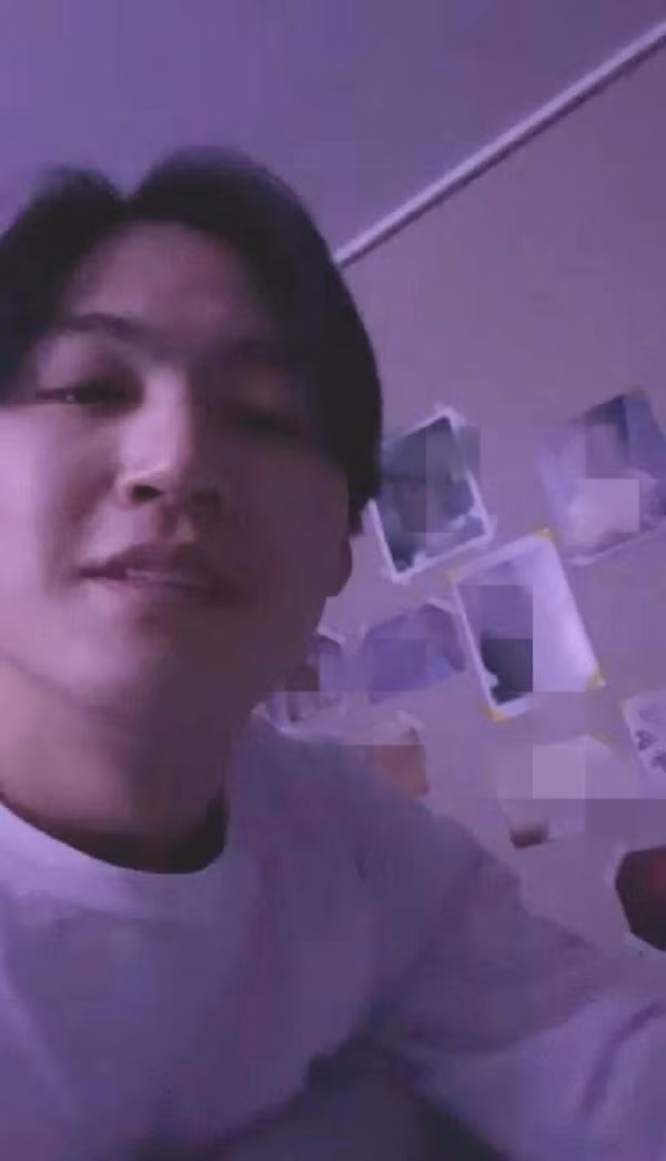 Hình được netizen chụp lại sau khi livestream của JB kết thúc. Hình được netizen chụp lại sau khi livestream của JB kết thúc.