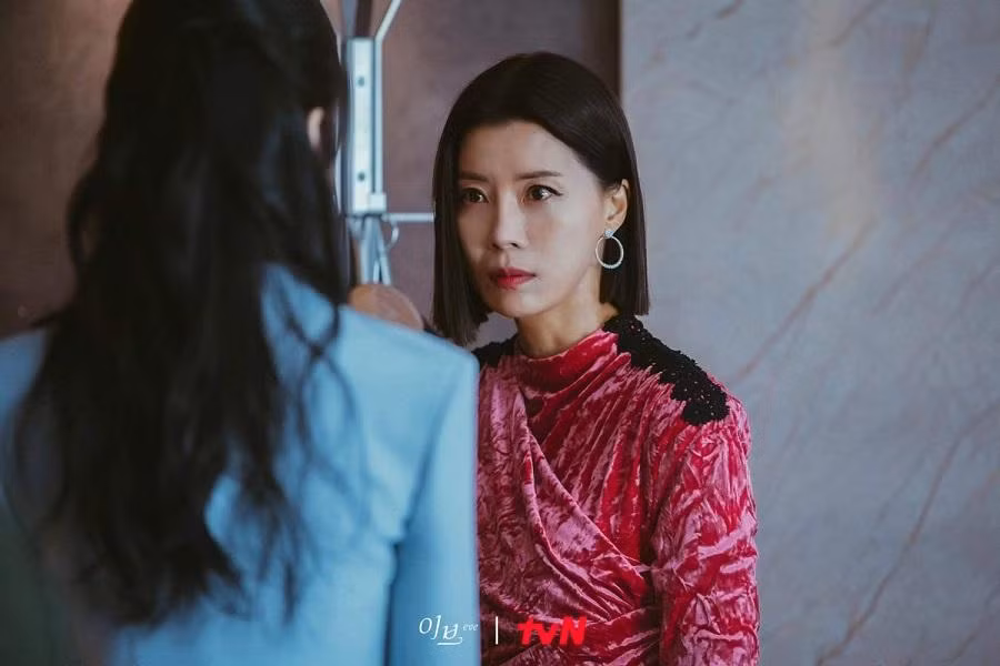 Yoo Sun trong vai Han So Ra được khen có diễn xuất ấn tượng hơn nữ chính.