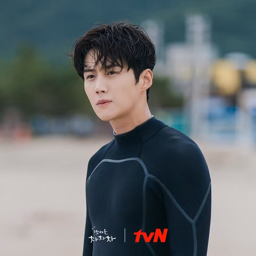 Kim Seon Ho hiện là nam diễn viên đang rất được yêu thích Kim Seon Ho hiện là nam diễn viên đang rất được yêu thích