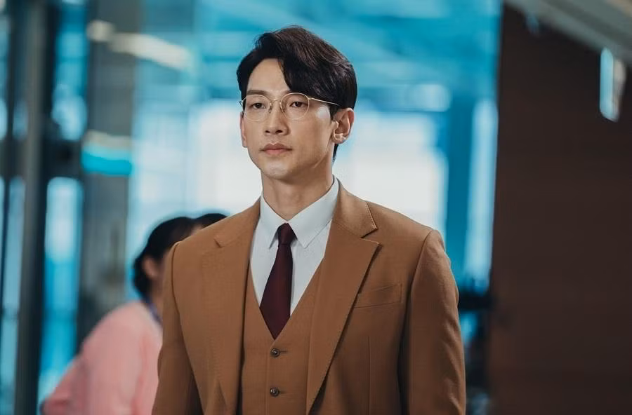 Bi Rain vào vai bác sĩ thiên tài Cha Young Min trong "Ghost Doctor".