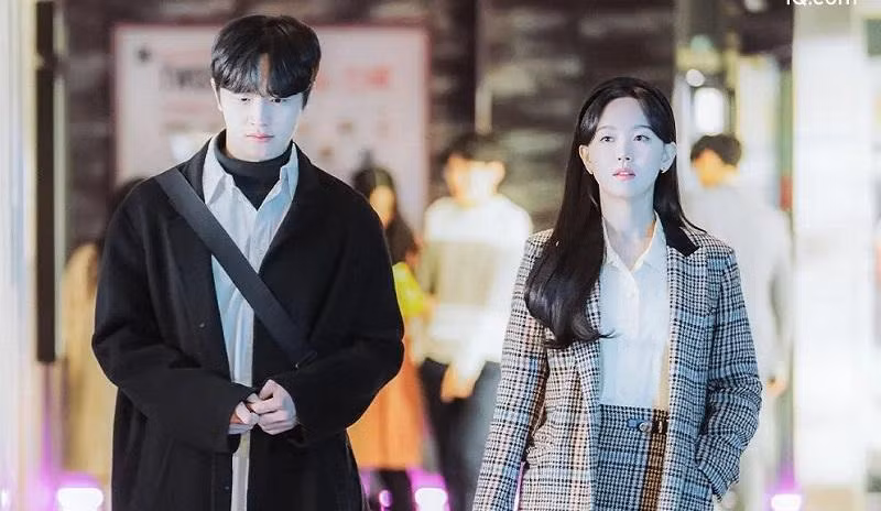 Hye Sun không ngờ cô lại dính vào Do Jae Jin, người cũng luôn nghiêm túc trong tình cảm nhưng hết lần này đến lần khác đều bị "đá". Hye Sun không ngờ cô lại dính vào Do Jae Jin, người cũng luôn nghiêm túc trong tình cảm nhưng hết lần này đến lần khác đều bị "đá".