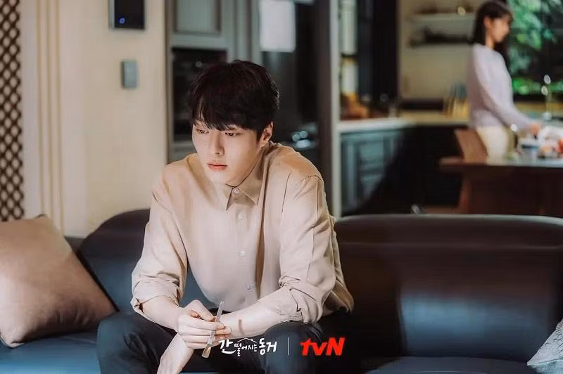 Jang Ki Yong được nhận xét là hợp với những vai diễn trầm tĩnh, cô độc. Jang Ki Yong được nhận xét là hợp với những vai diễn trầm tĩnh, cô độc.