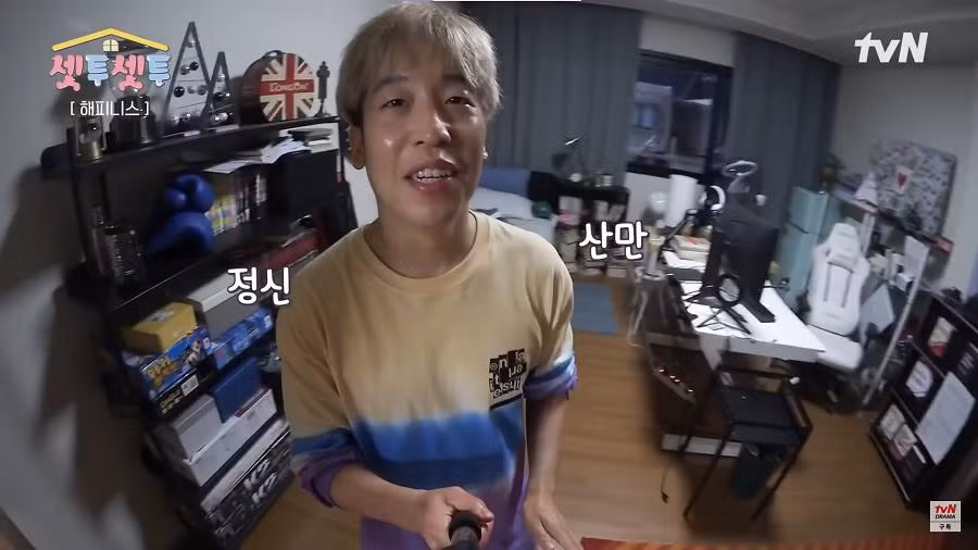 Căn phòng của nhân vật Kim Dong Hyun trong phim, một Streamer kiêm YouTuber.