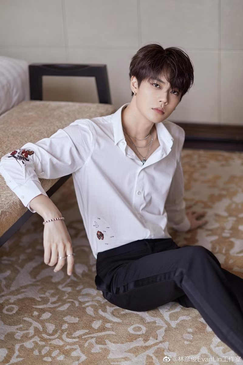 Người hâm mộ không khỏi thất vọng trước những sự thật khác xa với hình tượng mà Lâm Ngạn Tuấn xây dựng.