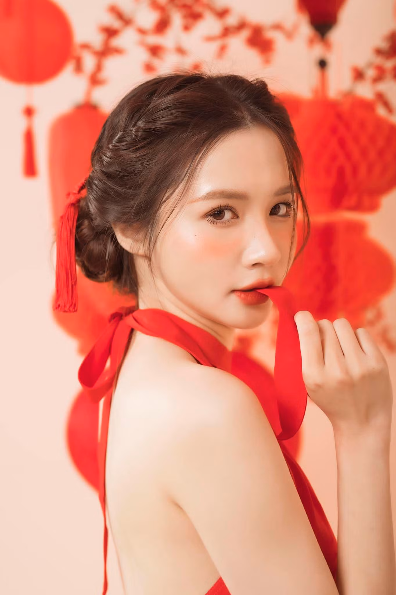 Vẻ đẹp của người thiếu nữ trẻ Trịnh Minh Tâm.