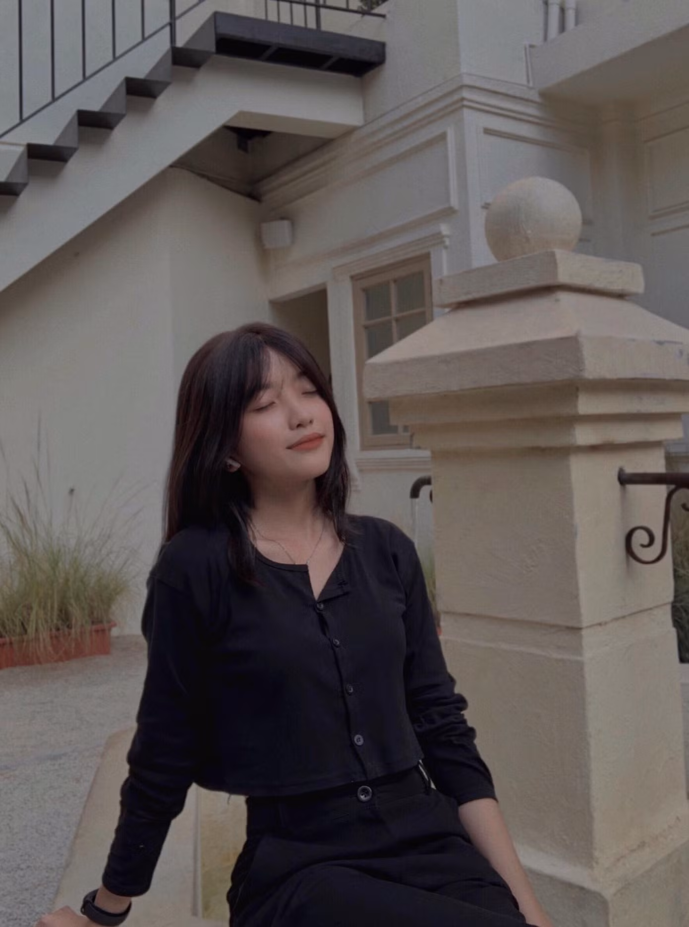 Cô hy vọng một ngày nào đó sẽ có thể tìm được thuốc chữa cho căn bệnh của mình, để có thể đừng khiến mẹ lo lắng và học tập tốt hơn nữa.”
