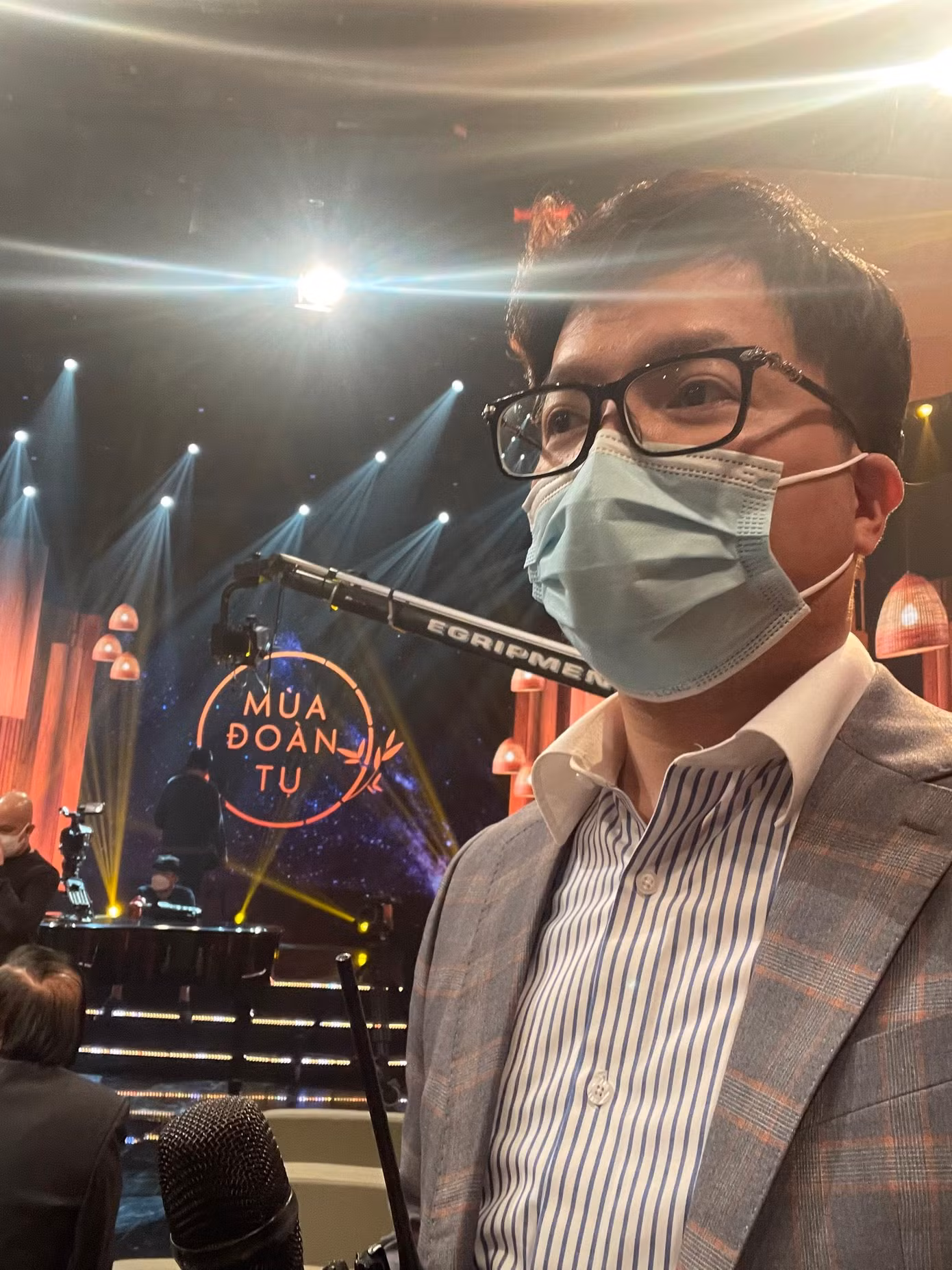Thế nhưng năm nay chương trình Mùa Đoàn Tụ phải ghi hình tại trường quay khoảng 1 tuần trước giao thừa.